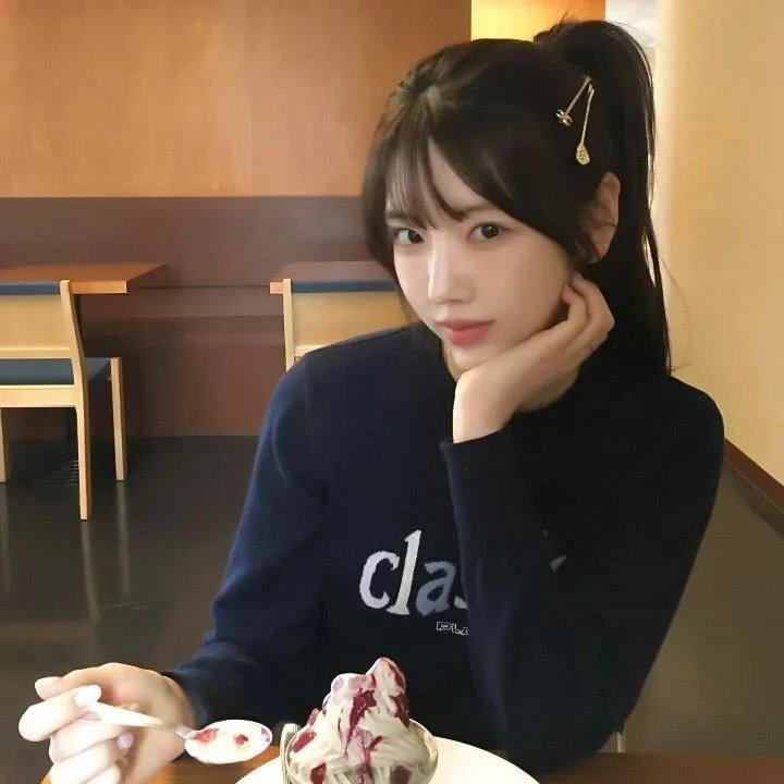 抽象画中的越南少女2